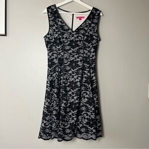 Betsey Johnson White and Black Lace Overlay Sleeveless Dress 10